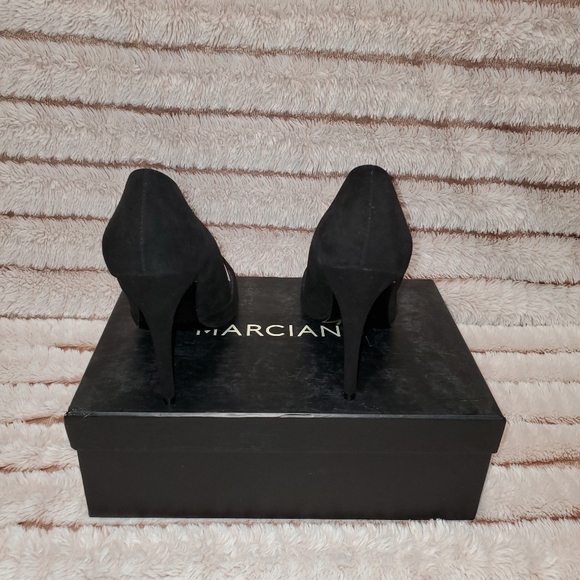 NEW -MARCIANO SUEDE PUMPS 👠 - Picture 6 of 8